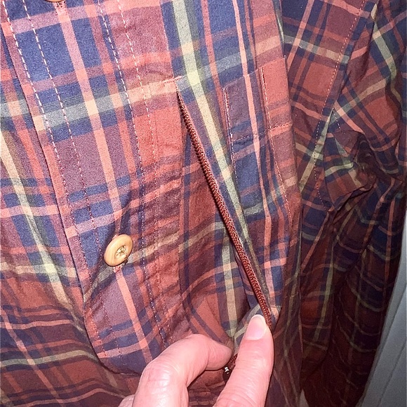 2XL. Duluth untucked slim fit button down - Picture 4 of 6